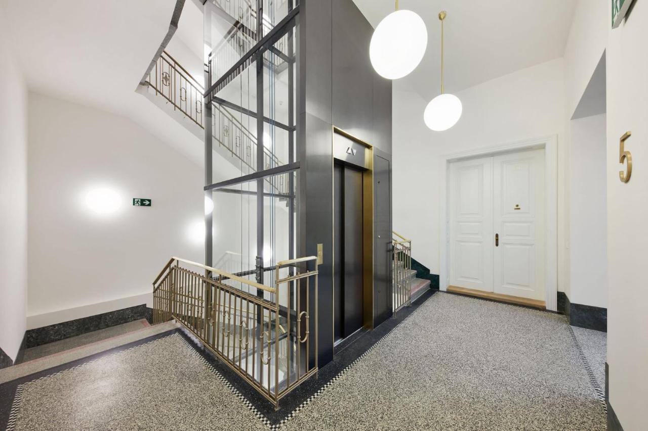 Luxury Apartment In The Centre Прага Экстерьер фото