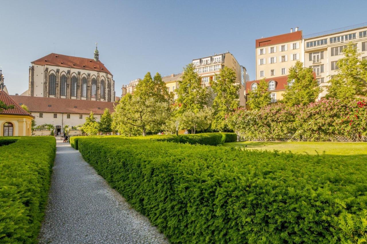 Luxury Apartment In The Centre Прага Экстерьер фото